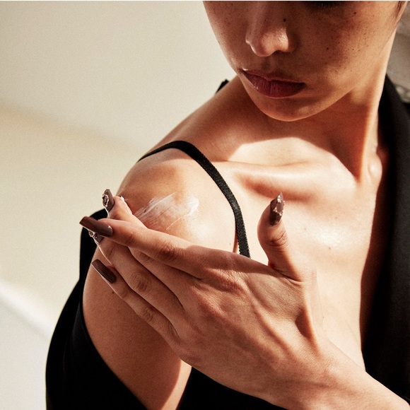 Fenty Beauty Butta Drop Whipped Oil Hydrating Body Cream Mini - Picture 5 of 12